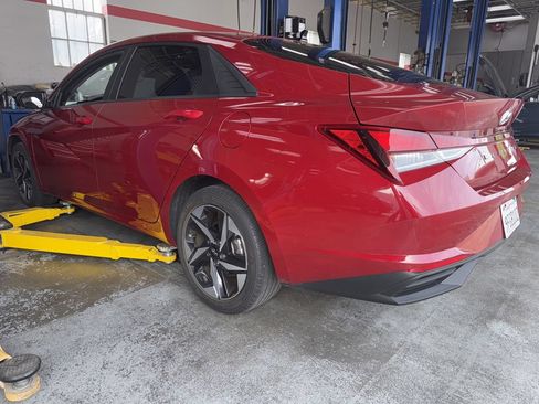 Used 2023 Hyundai Elantra SEL w/ Convenience Package FWD image 4