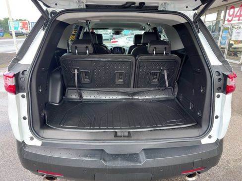 Used 2020 Chevrolet Traverse LT w/ LPO, Floor Liner Package AWD/4WD image 39