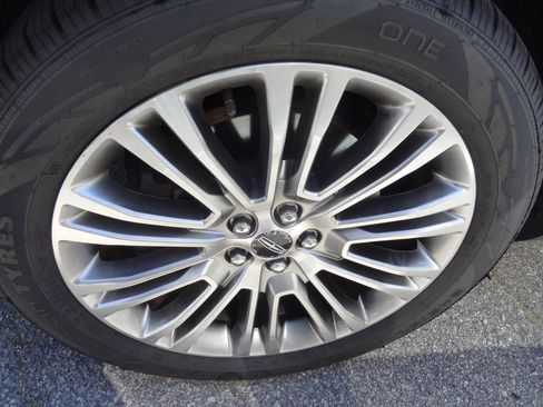 Used 2018 Lincoln MKX Reserve FWD image 13
