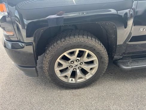 Used 2017 Chevrolet Silverado 1500 Custom w/ Custom Convenience Package RWD image 3