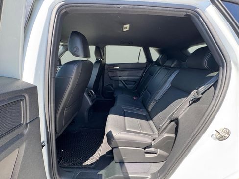 Used 2021 Volkswagen Atlas Cross Sport SE FWD image 11