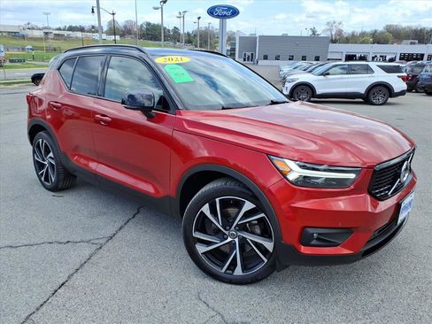 Used 2021 Volvo XC40 T5 R-Design w/ Climate Package AWD/4WD image 3