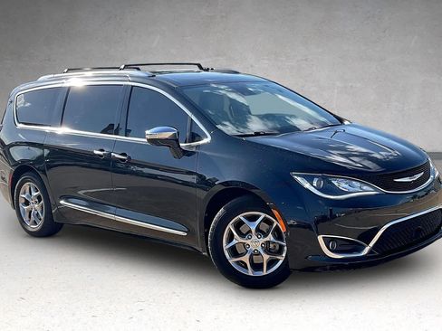 Used 2017 Chrysler Pacifica Limited FWD image 20