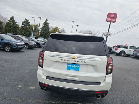 Used 2022 Chevrolet Suburban High Country image 7