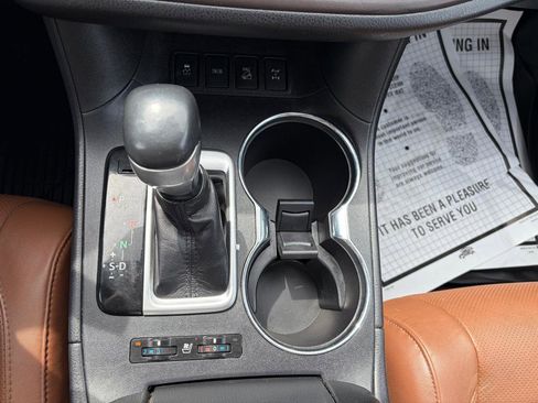 Used 2019 Toyota Highlander Limited Platinum AWD/4WD image 19