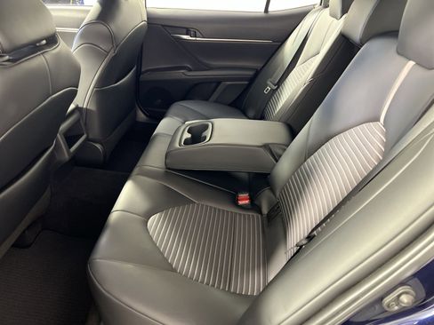 Used 2022 Toyota Camry SE w/ Cold Weather Package image 25