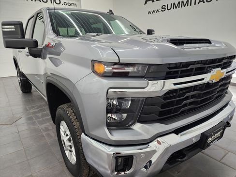 Used 2025 Chevrolet Silverado 2500 LT w/ All Star Edition image 2