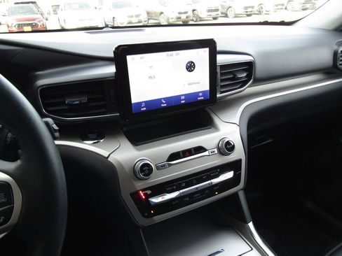 Used 2023 Ford Explorer XLT w/ Equipment Group 202A image 27