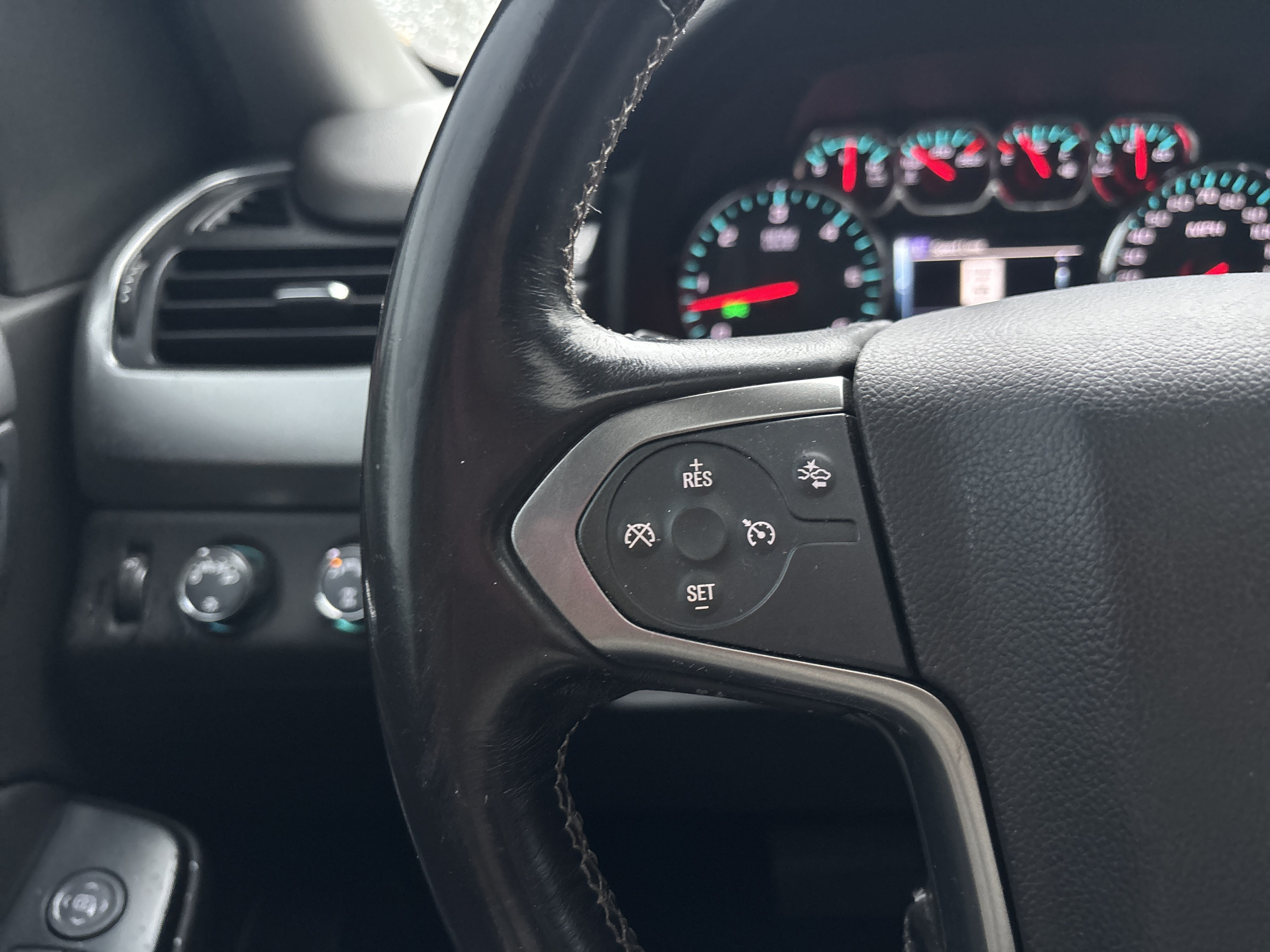 Used 2018 Chevrolet Tahoe LT AWD/4WD image 30