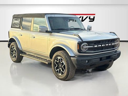 Used 2024 Ford Bronco Outer Banks AWD/4WD image 1