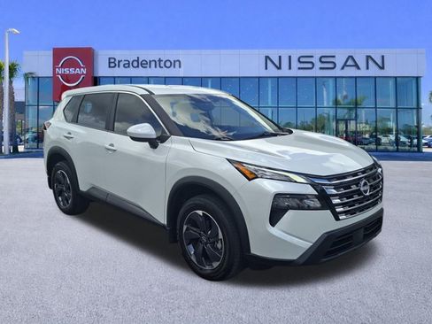 Certified 2025 Nissan Rogue SV FWD image 3