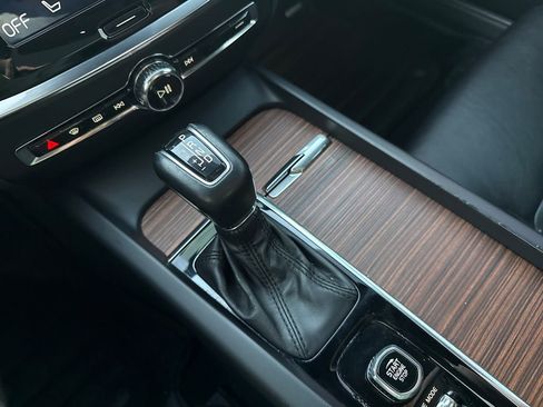 Used 2019 Volvo S60 T5 Momentum image 28