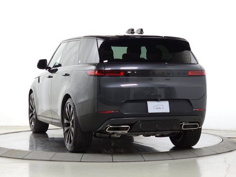 Used 2025 Land Rover Range Rover Sport SE image 3