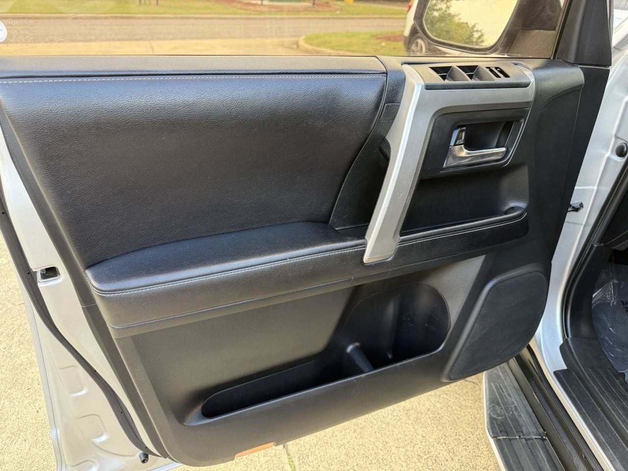 Used 2016 Toyota 4Runner SR5 RWD image 11