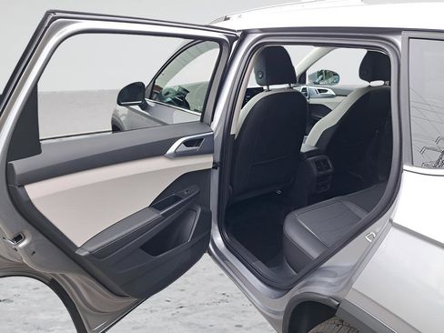 New 2025 Volkswagen Taos SE AWD/4WD image 13