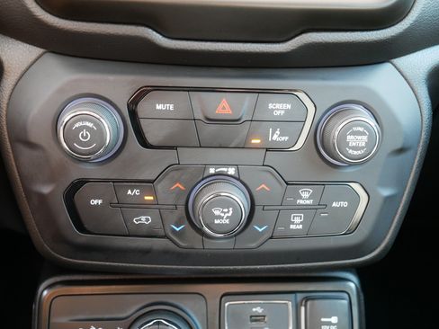 Used 2023 Jeep Renegade Trailhawk w/ Trailhawk Elite Group AWD/4WD image 23
