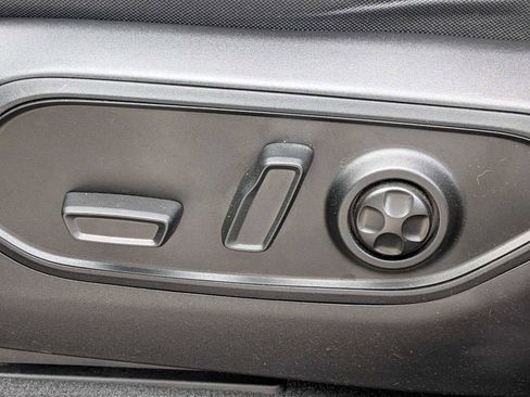 Used 2023 Jeep Grand Cherokee Laredo AWD/4WD image 16