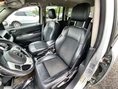 Used 2017 Jeep Compass Latitude AWD/4WD image 13