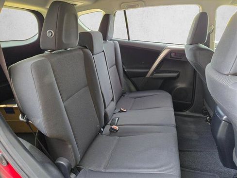 Used 2018 Toyota RAV4 LE FWD image 18