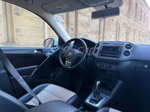 Used 2017 Volkswagen Tiguan S image 14