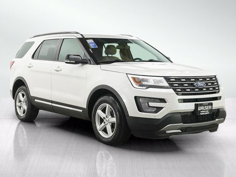 Used 2016 Ford Explorer XLT w/ Equipment Group 202A AWD/4WD image 7