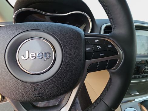 Used 2018 Jeep Grand Cherokee Limited w/ Luxury Group II AWD/4WD image 17