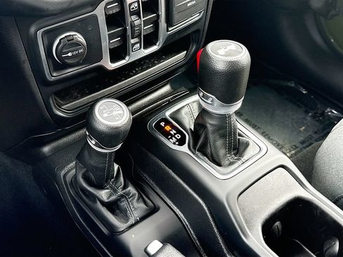 Used 2024 Jeep Wrangler Unlimited Sahara w/ Technology Group AWD/4WD image 21