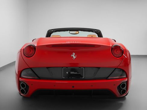 Used 2010 Ferrari California RWD image 40
