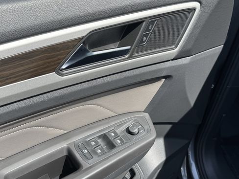 Used 2023 Volkswagen Atlas SE w/ Panoramic Sunroof Package FWD image 13