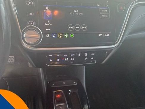 Used 2022 Chevrolet Bolt EUV LT w/ Comfort Package FWD image 11