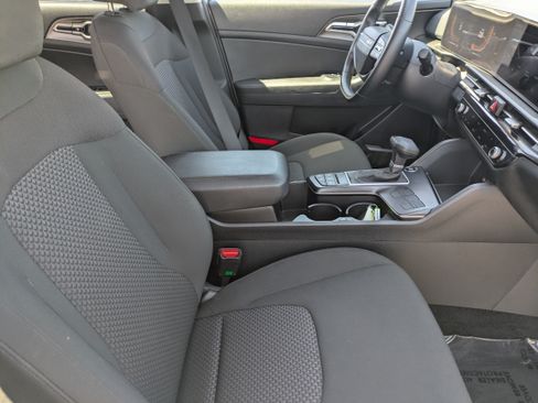 Certified 2026 Kia Sportage LX FWD image 12