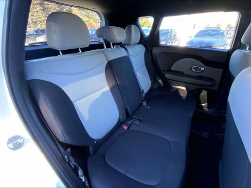 Used 2019 Kia Soul Base w/ Convenience Package image 18