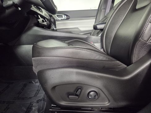 Certified 2025 Jeep Compass Limited image 13