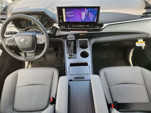 New 2026 Toyota Sienna XLE FWD image 23