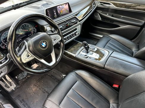 Used 2019 BMW 740i w/ M Sport Package image 10