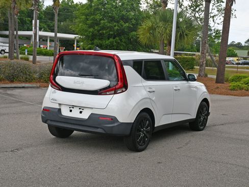 Used 2022 Kia Soul LX FWD image 3