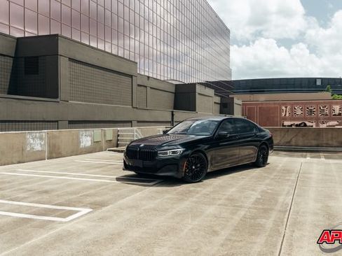 Used 2020 BMW 740i w/ Cold Weather Package RWD image 27
