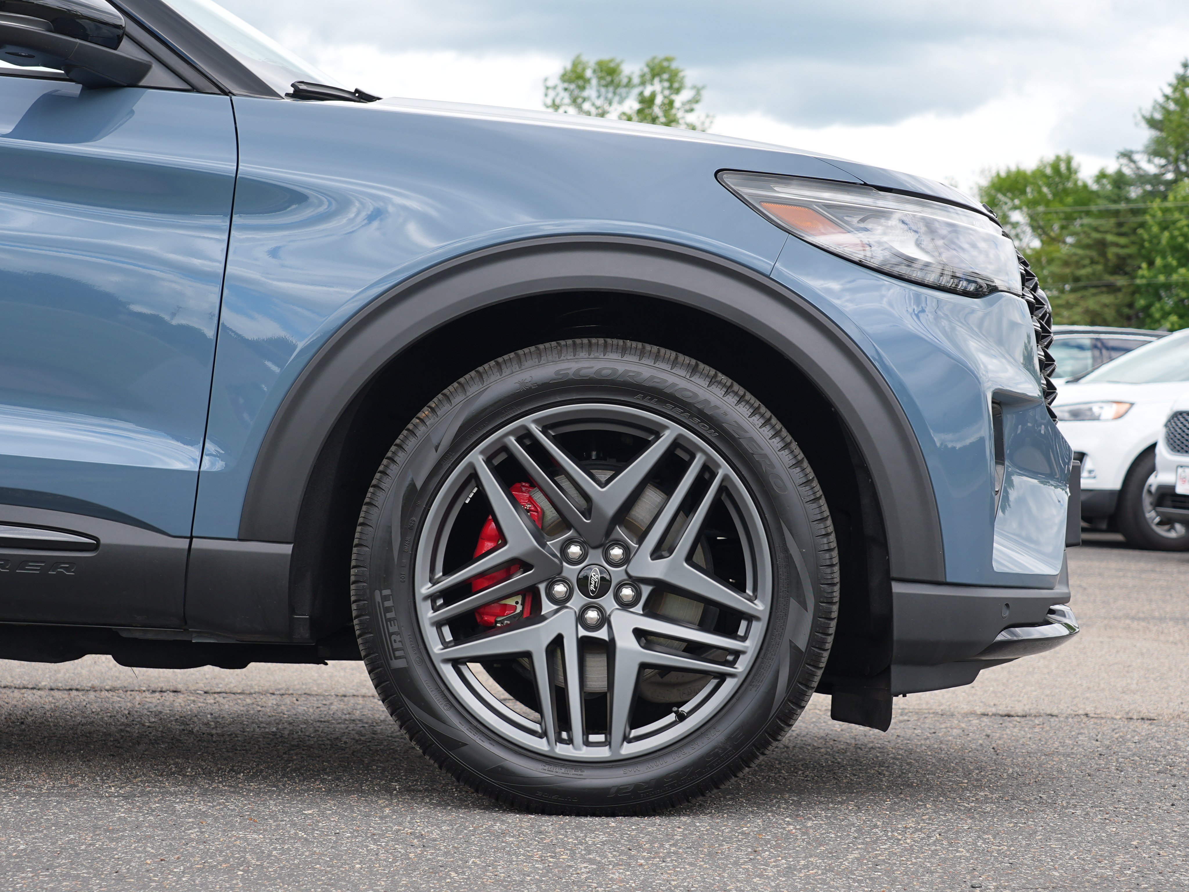 Used 2025 Ford Explorer ST AWD/4WD image 13