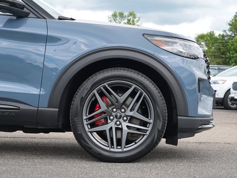 Used 2025 Ford Explorer ST AWD/4WD image 13