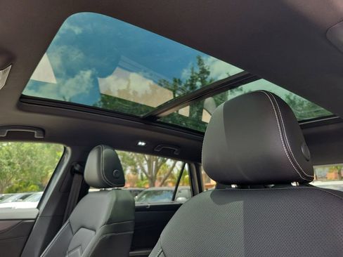 New 2026 Volkswagen Atlas Cross Sport SE FWD image 8