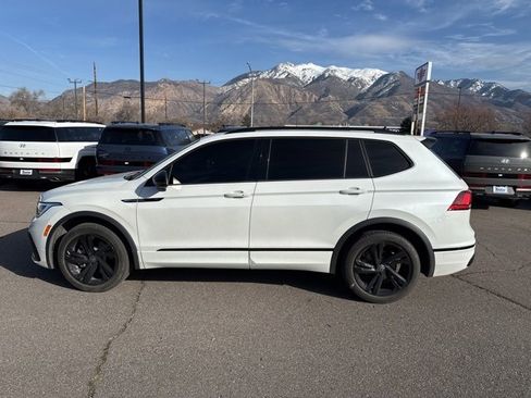Used 2023 Volkswagen Tiguan SE R-Line image 8