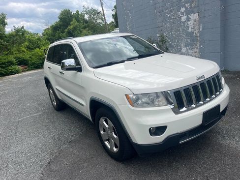 Used 2011 Jeep Grand Cherokee Limited RWD image 2