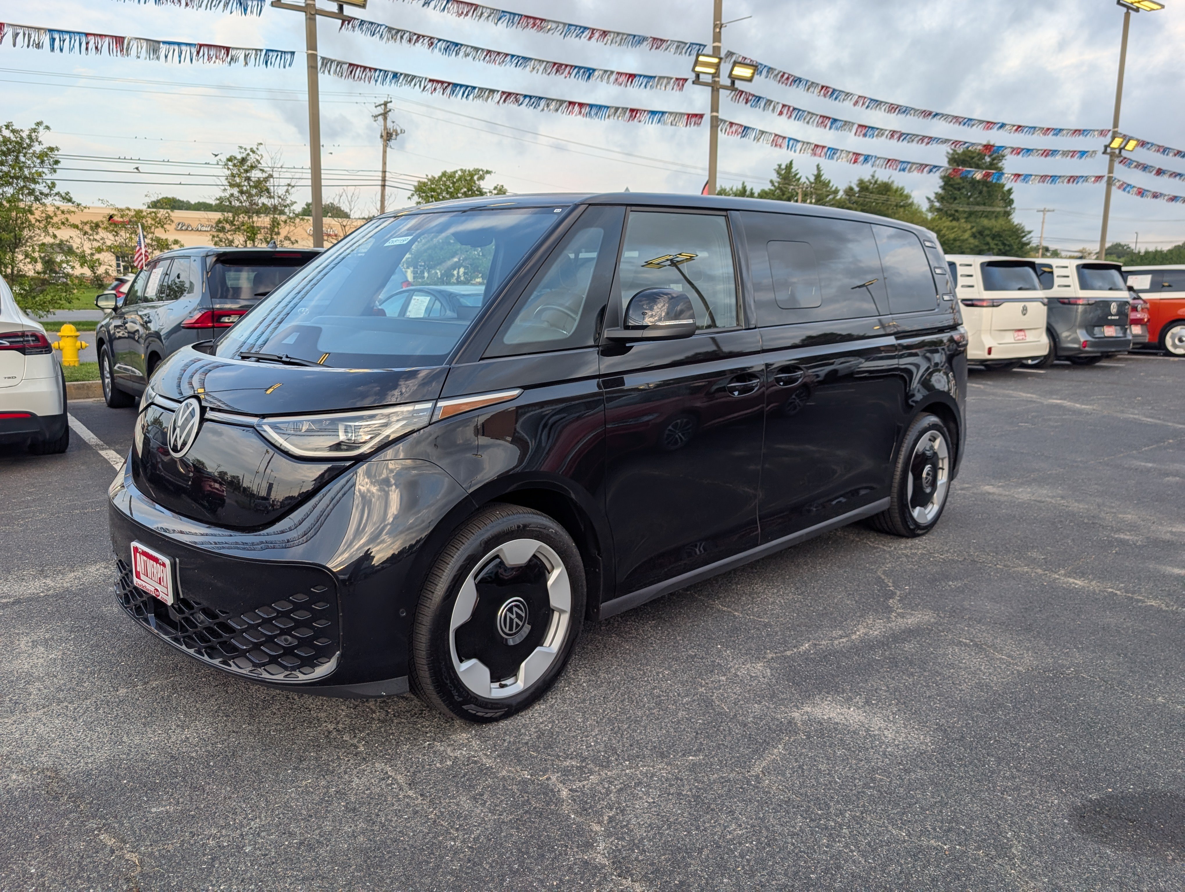 Used 2025 Volkswagen ID. Buzz 1st Edition RWD image 7