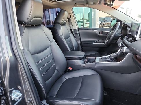 Used 2019 Toyota RAV4 Limited image 15