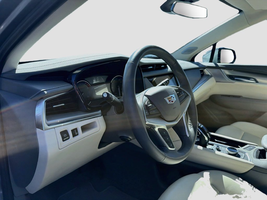 Used 2025 Cadillac XT5 Premium Luxury FWD image 8