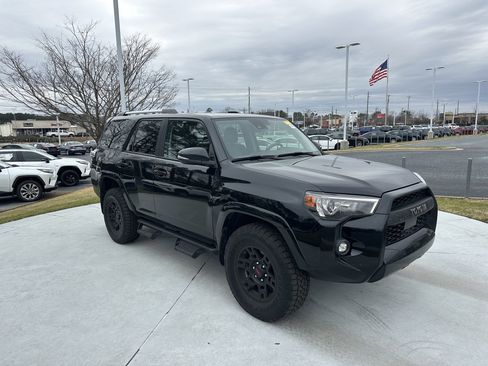 Used 2023 Toyota 4Runner SR5 Premium image 2