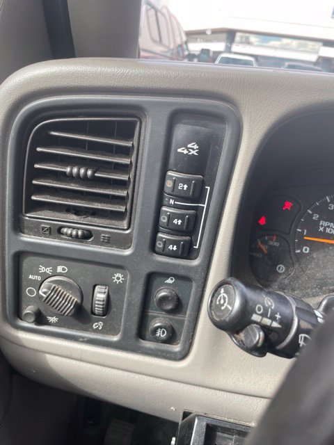 Used 2006 Chevrolet Silverado 2500 LT w/ Heavy-Duty Power Package AWD/4WD image 17