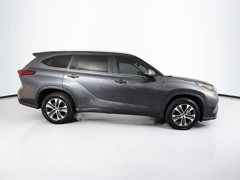 Used 2023 Toyota Highlander XLE FWD image 10