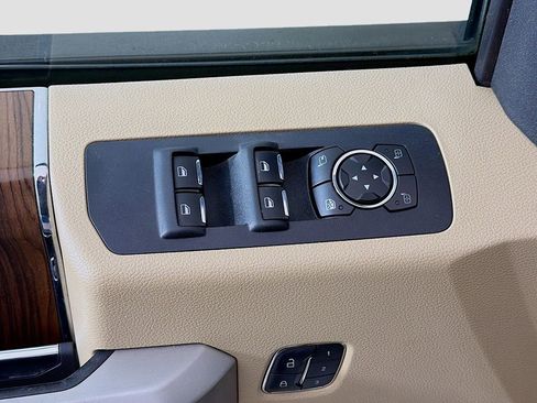 Used 2015 Ford F150 Lariat image 28