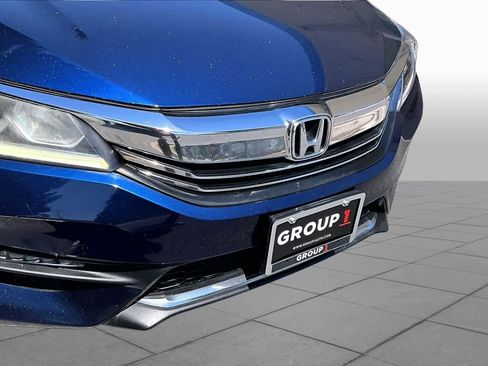Used 2017 Honda Accord Sport image 29